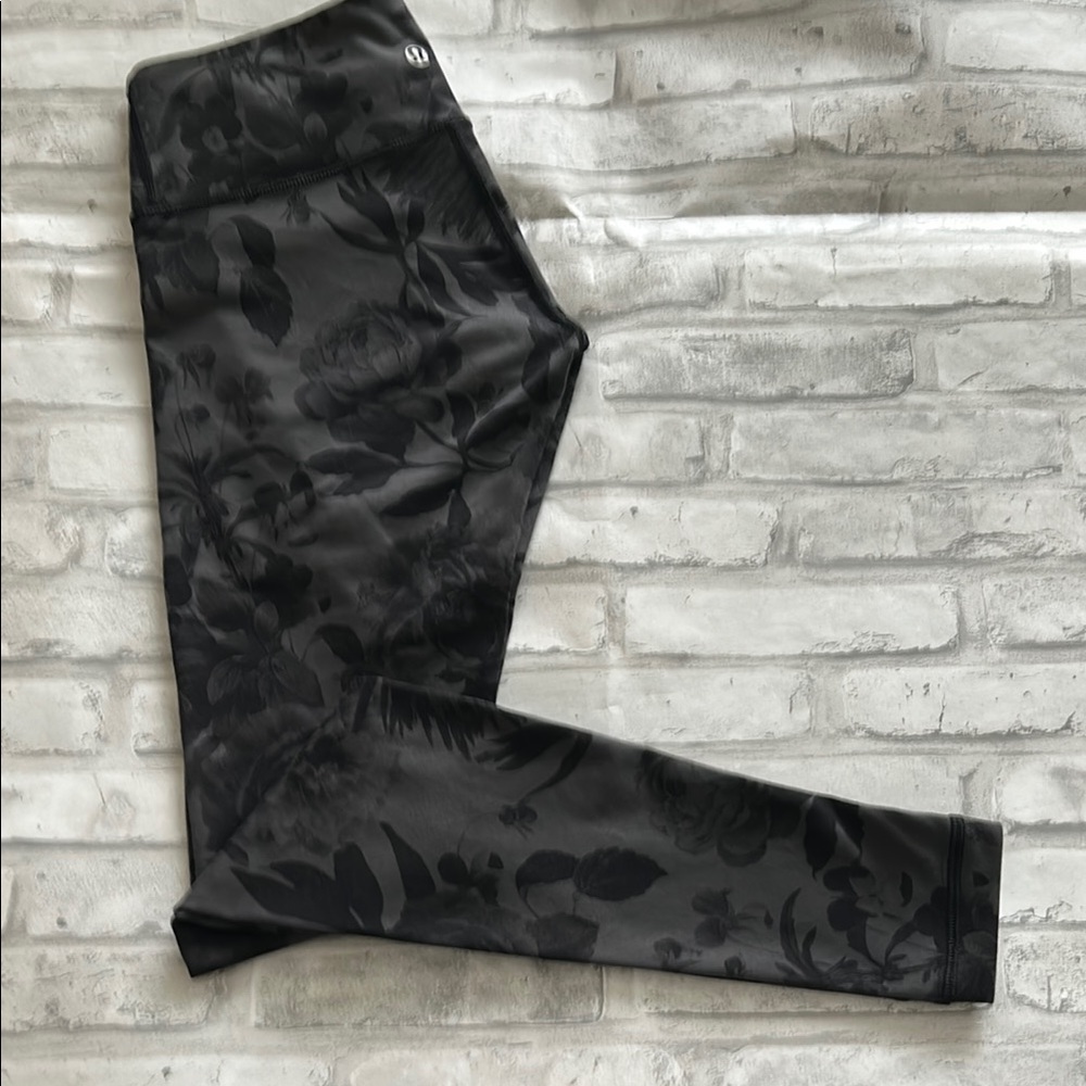 lululemon athletica Black Floral Leggings Sz-4 - Picture 4 of 5